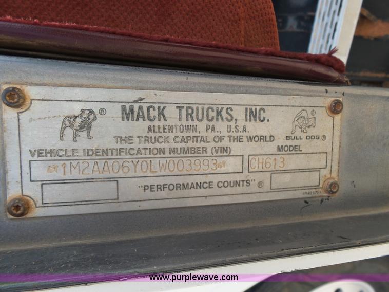 image for item K3172 1990 Mack CH613 semi truck