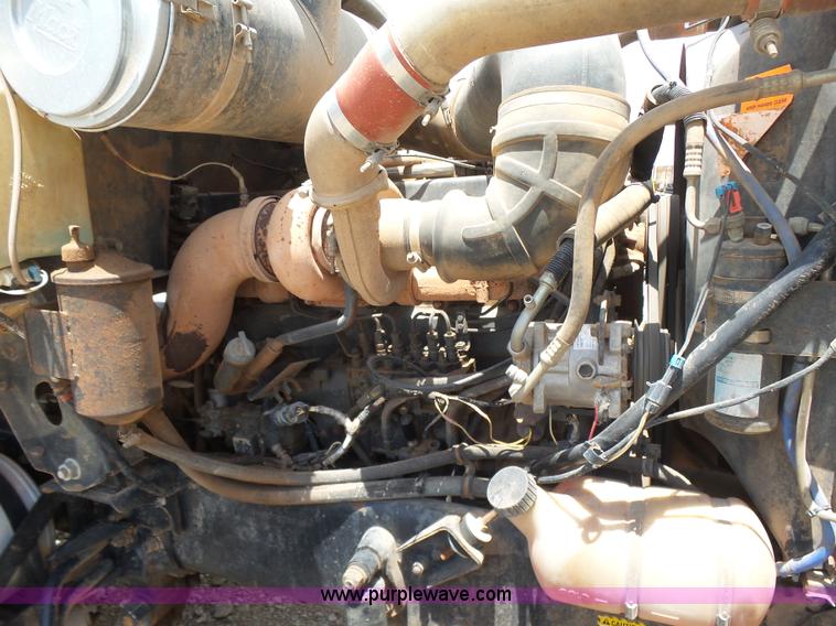 image for item K3172 1990 Mack CH613 semi truck