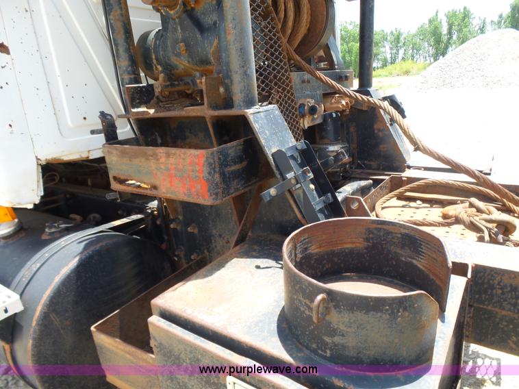 image for item K3172 1990 Mack CH613 semi truck