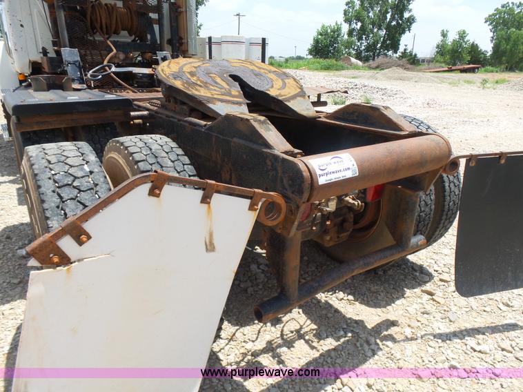 image for item K3172 1990 Mack CH613 semi truck