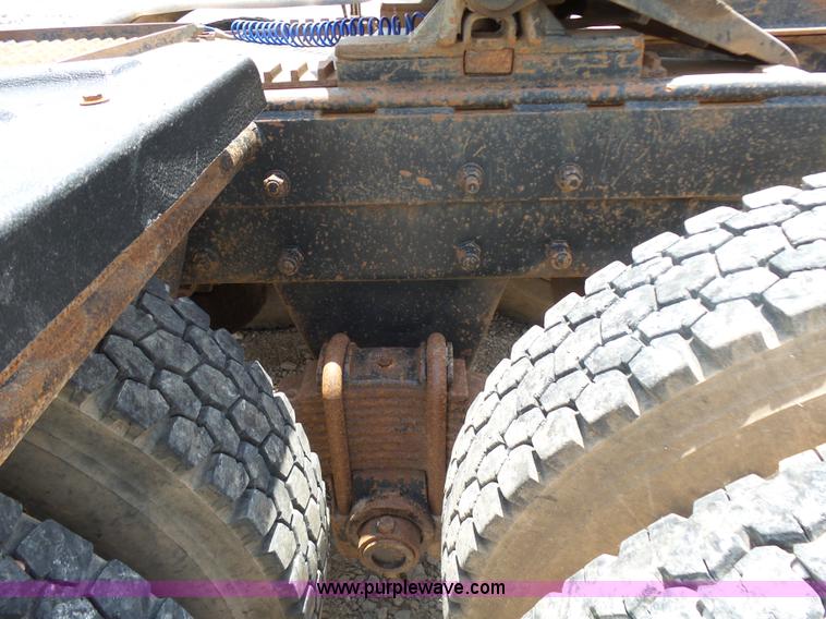 image for item K3172 1990 Mack CH613 semi truck