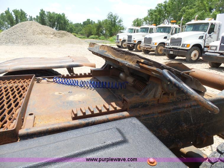 image for item K3172 1990 Mack CH613 semi truck