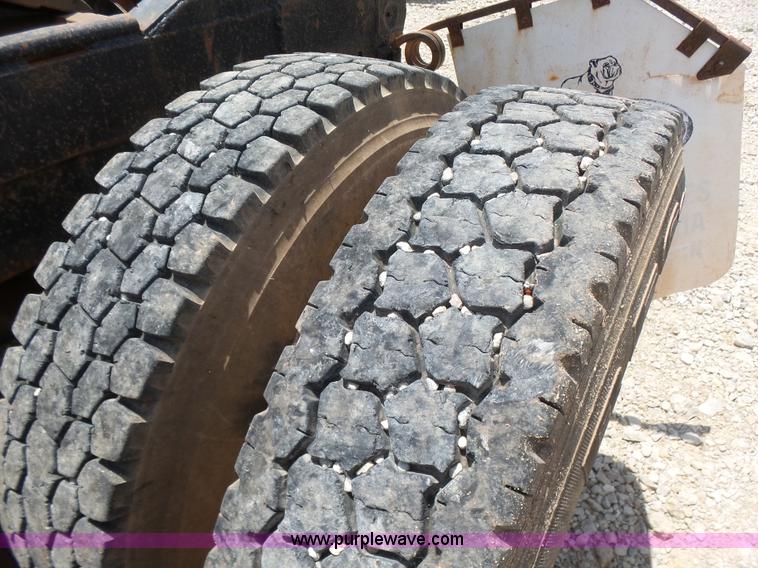 image for item K3172 1990 Mack CH613 semi truck