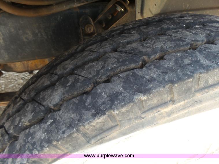 image for item K3172 1990 Mack CH613 semi truck