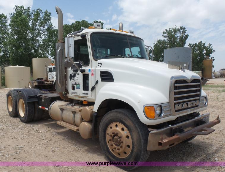 image for item K3173 2004 Mack CV713 Granite truck tractor