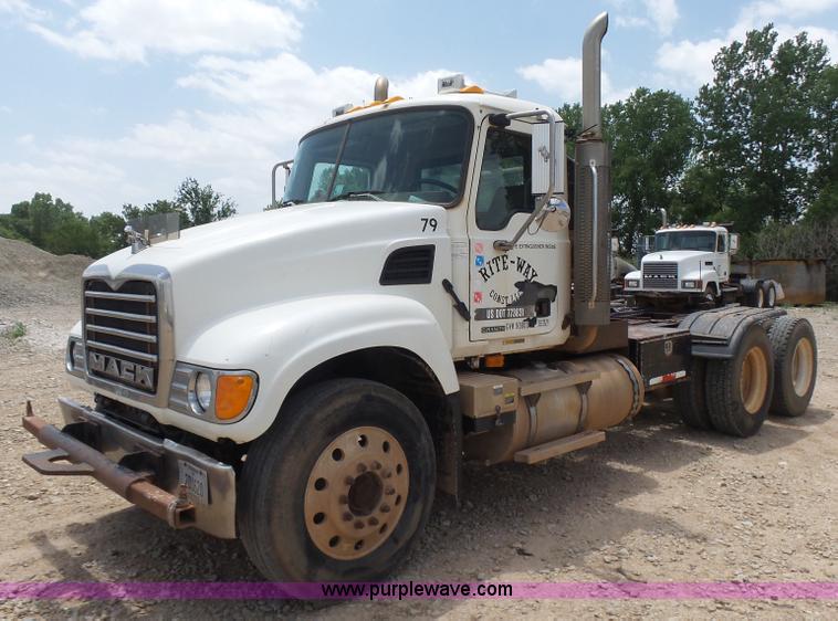 image for item K3173 2004 Mack CV713 Granite truck tractor