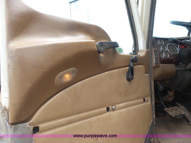 image for item K3173 2004 Mack CV713 Granite truck tractor