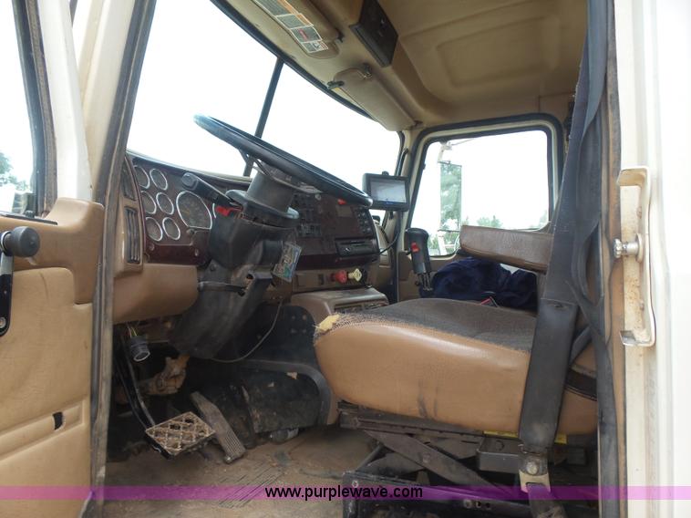 image for item K3173 2004 Mack CV713 Granite truck tractor