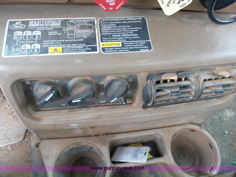 image for item K3173 2004 Mack CV713 Granite truck tractor