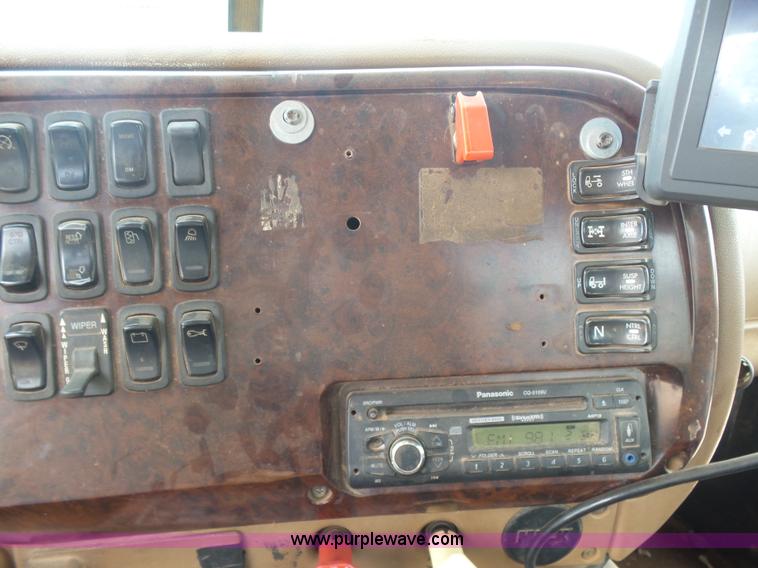 image for item K3173 2004 Mack CV713 Granite truck tractor