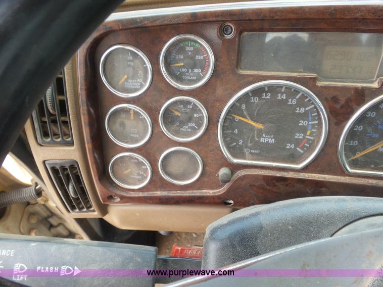 image for item K3173 2004 Mack CV713 Granite truck tractor