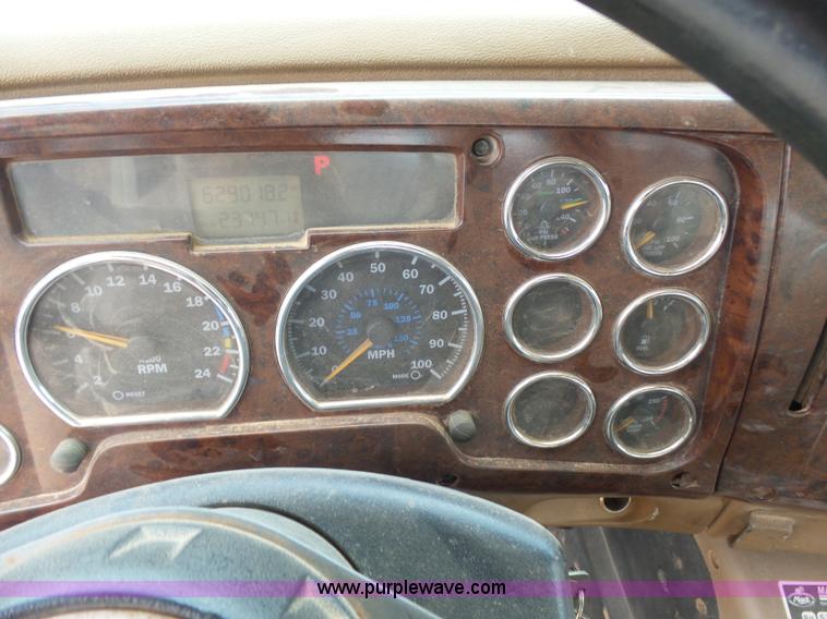 image for item K3173 2004 Mack CV713 Granite truck tractor