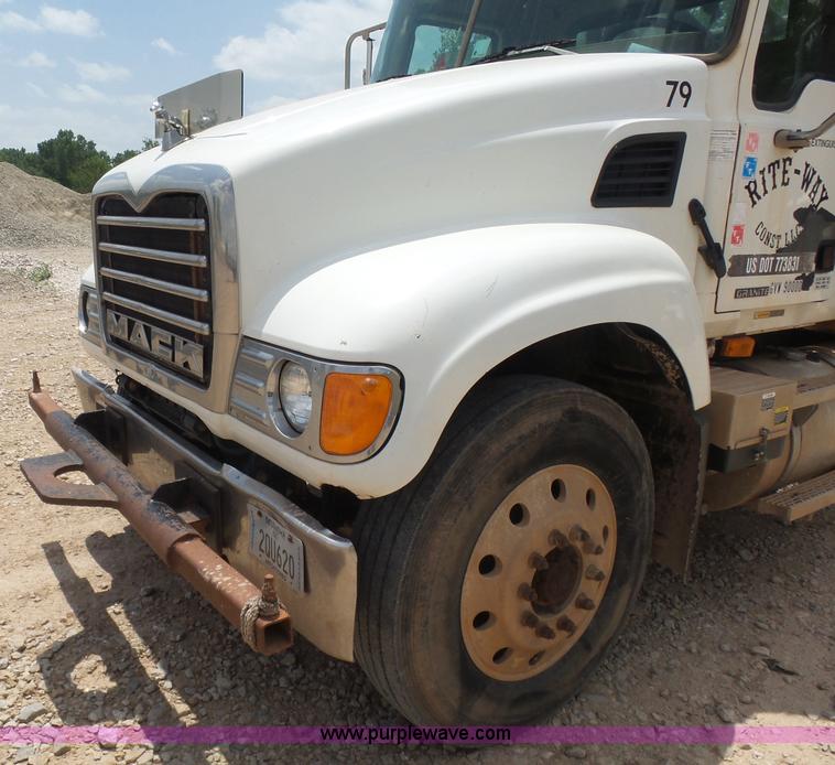 image for item K3173 2004 Mack CV713 Granite truck tractor