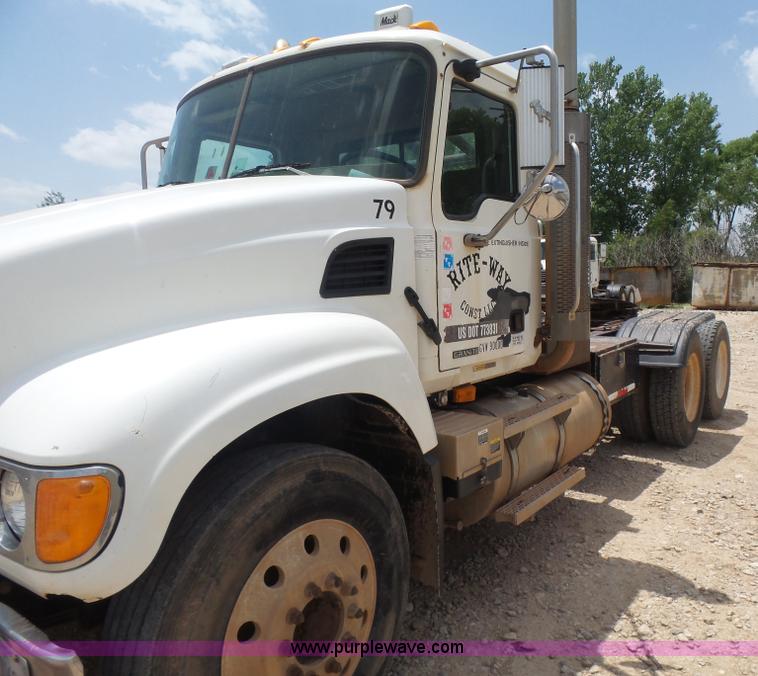 image for item K3173 2004 Mack CV713 Granite truck tractor