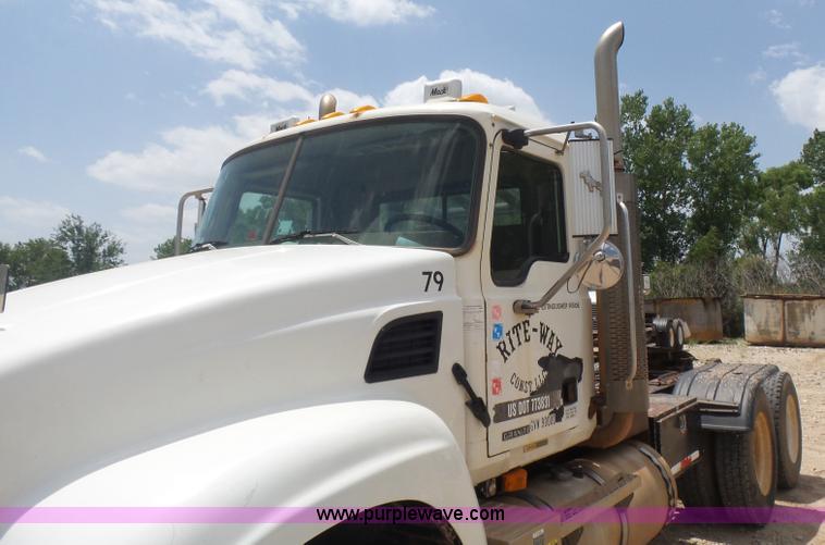 image for item K3173 2004 Mack CV713 Granite truck tractor