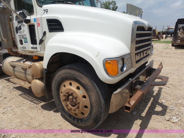 image for item K3173 2004 Mack CV713 Granite truck tractor