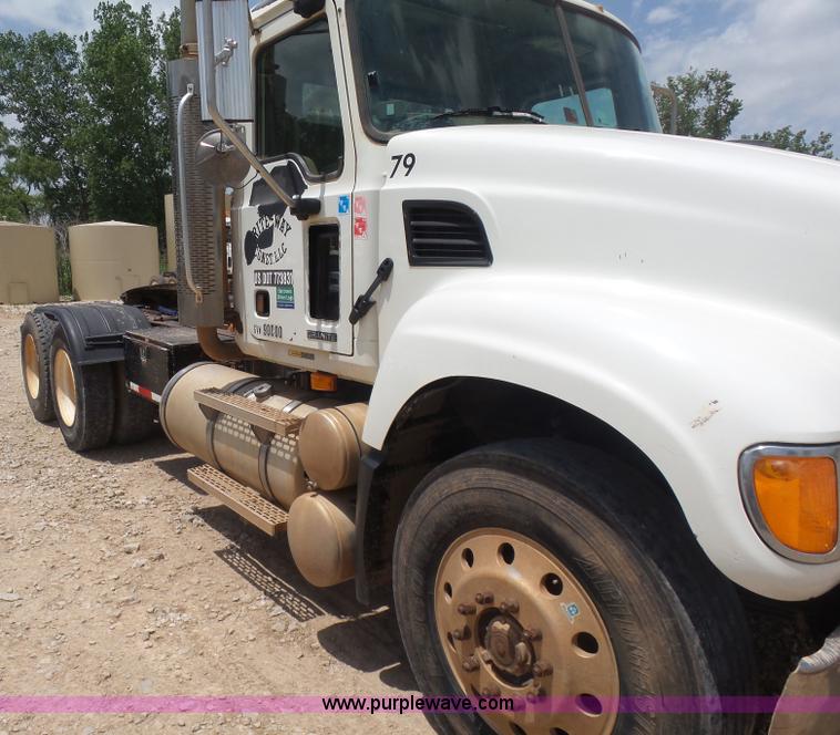 image for item K3173 2004 Mack CV713 Granite truck tractor
