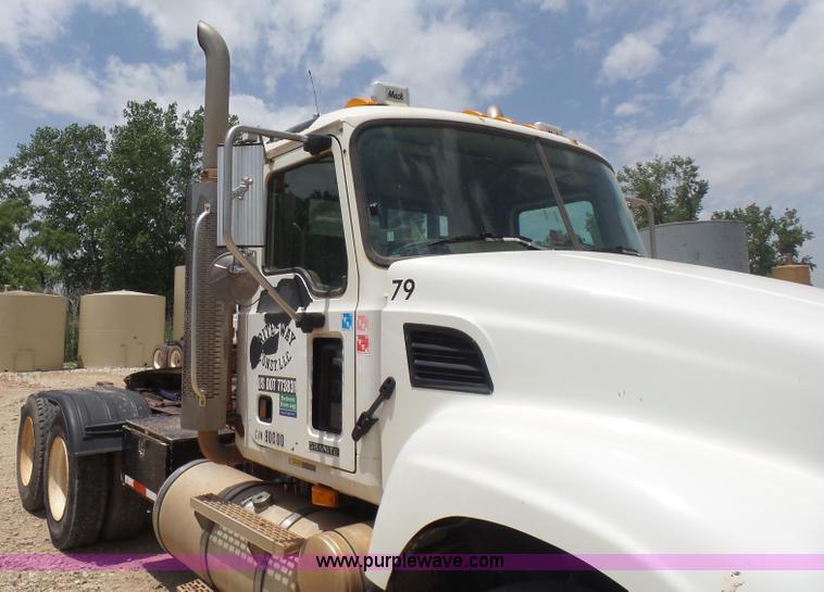 image for item K3173 2004 Mack CV713 Granite truck tractor
