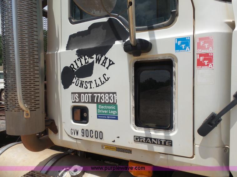 image for item K3173 2004 Mack CV713 Granite truck tractor