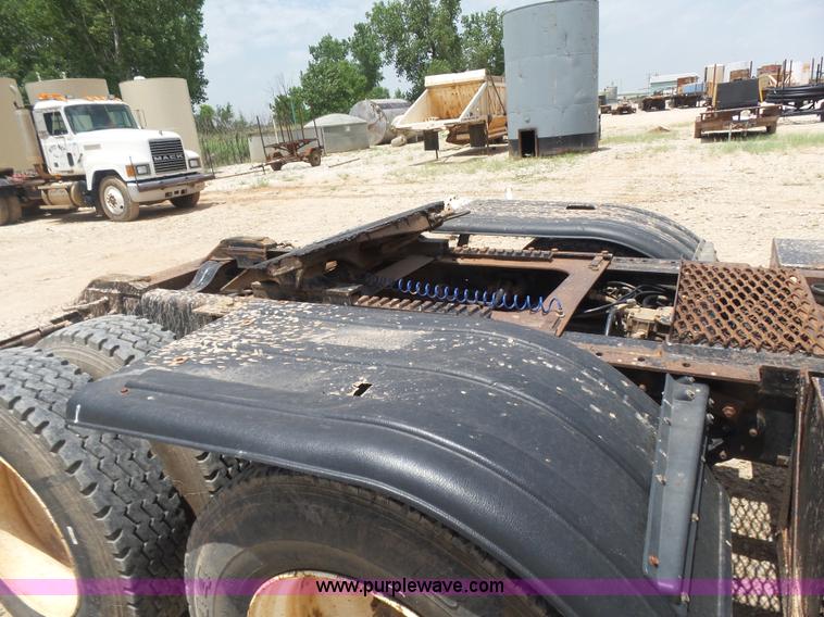 image for item K3173 2004 Mack CV713 Granite truck tractor