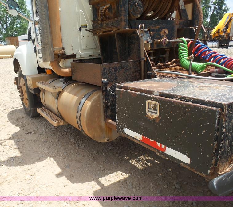 image for item K3173 2004 Mack CV713 Granite truck tractor