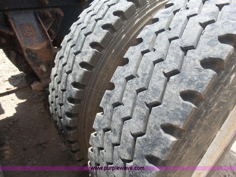 image for item K3173 2004 Mack CV713 Granite truck tractor