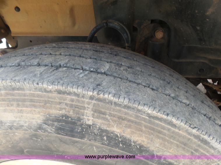 image for item K3173 2004 Mack CV713 Granite truck tractor