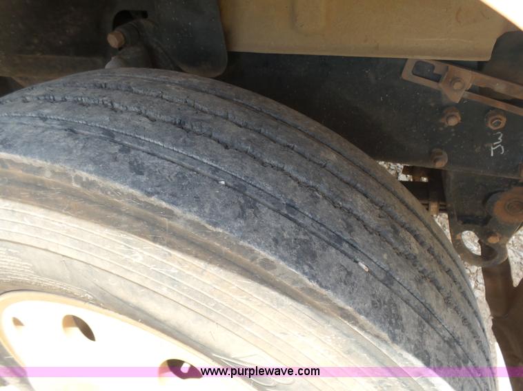 image for item K3173 2004 Mack CV713 Granite truck tractor