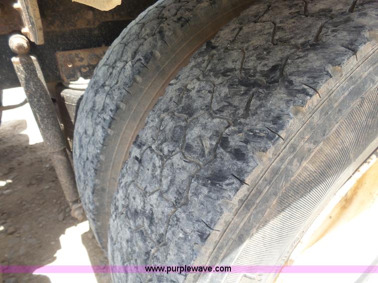 image for item K3173 2004 Mack CV713 Granite truck tractor