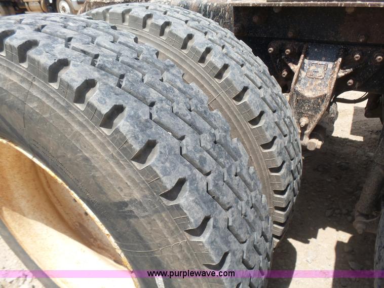 image for item K3173 2004 Mack CV713 Granite truck tractor