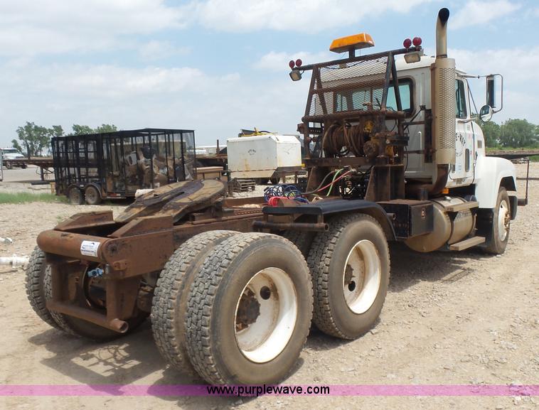 image for item K3174 1994 Mack CH613 semi truck