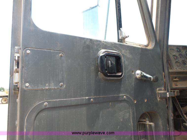 image for item K3174 1994 Mack CH613 semi truck