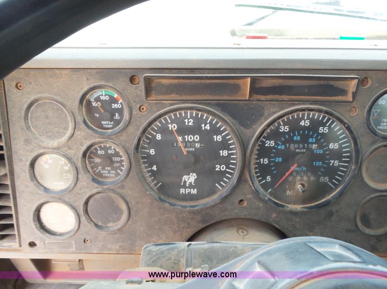 image for item K3174 1994 Mack CH613 semi truck