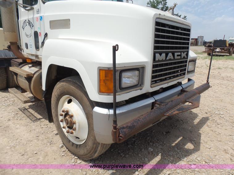 image for item K3174 1994 Mack CH613 semi truck
