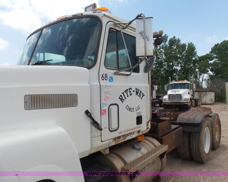 image for item K3174 1994 Mack CH613 semi truck