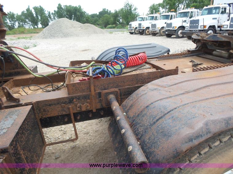 image for item K3174 1994 Mack CH613 semi truck