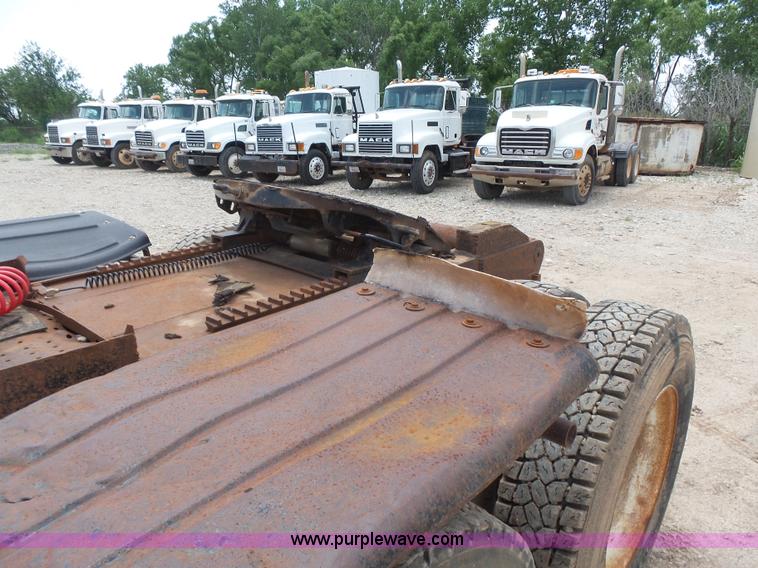 image for item K3174 1994 Mack CH613 semi truck