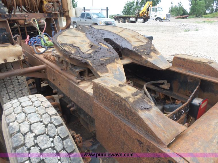 image for item K3174 1994 Mack CH613 semi truck