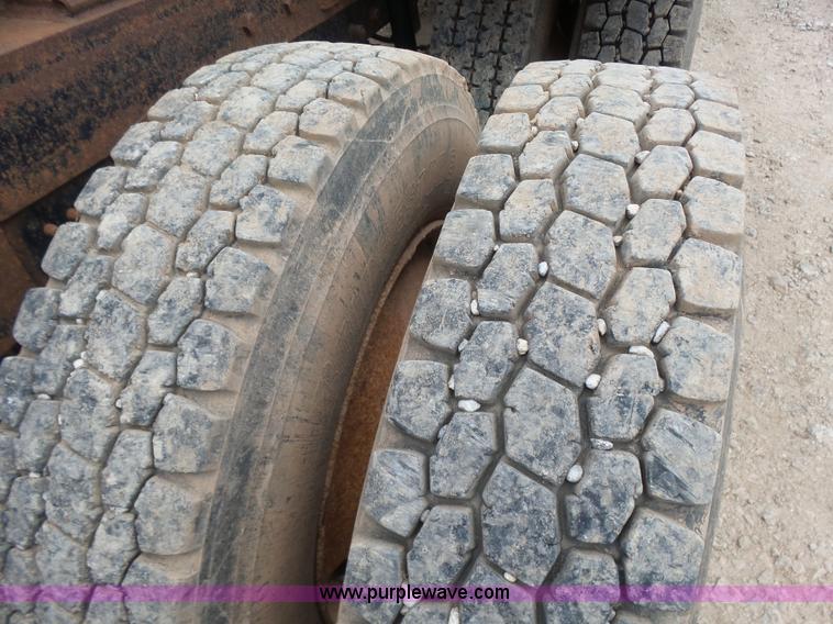 image for item K3174 1994 Mack CH613 semi truck