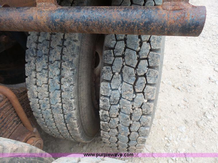 image for item K3174 1994 Mack CH613 semi truck