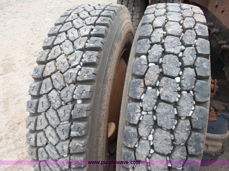 image for item K3174 1994 Mack CH613 semi truck