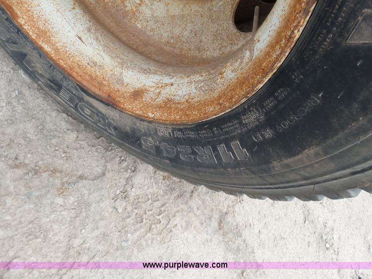 image for item K3174 1994 Mack CH613 semi truck