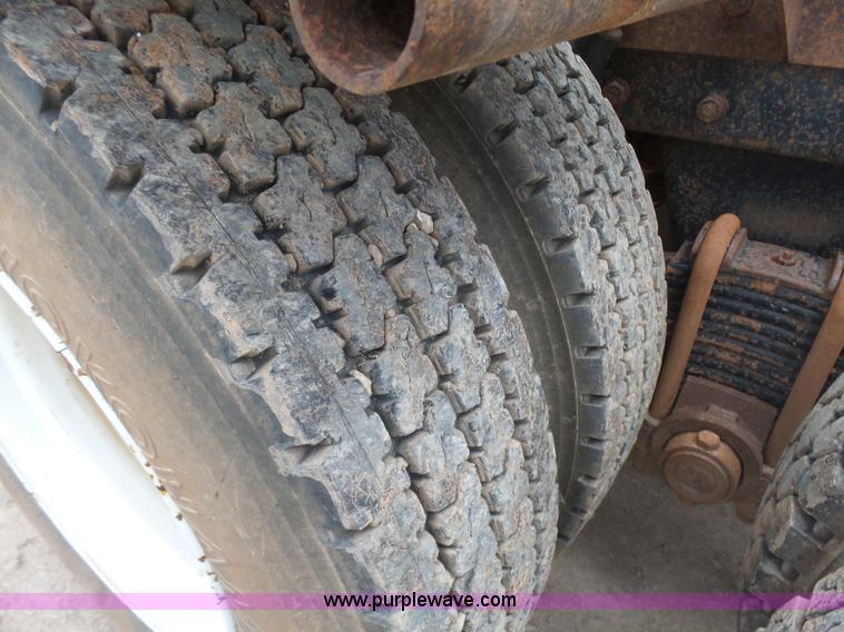 image for item K3174 1994 Mack CH613 semi truck