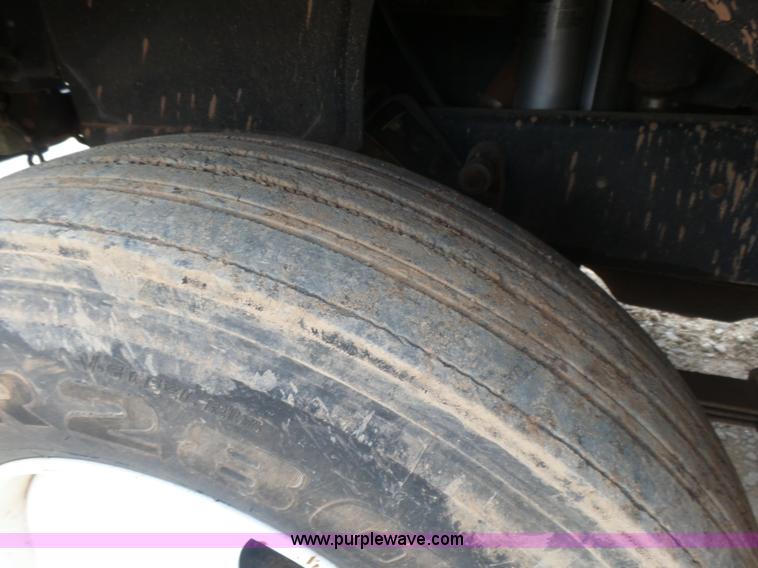 image for item K3174 1994 Mack CH613 semi truck