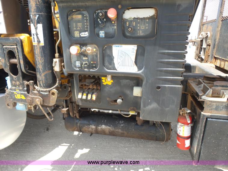 image for item K3175 2005 Sterling flatbed truck with knuckle boom