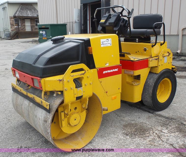 image for item K4594 Dynapac CC142C II pneumatic drum roller