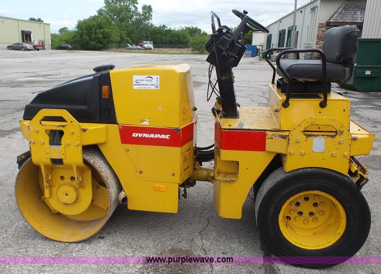 image for item K4594 Dynapac CC142C II pneumatic drum roller