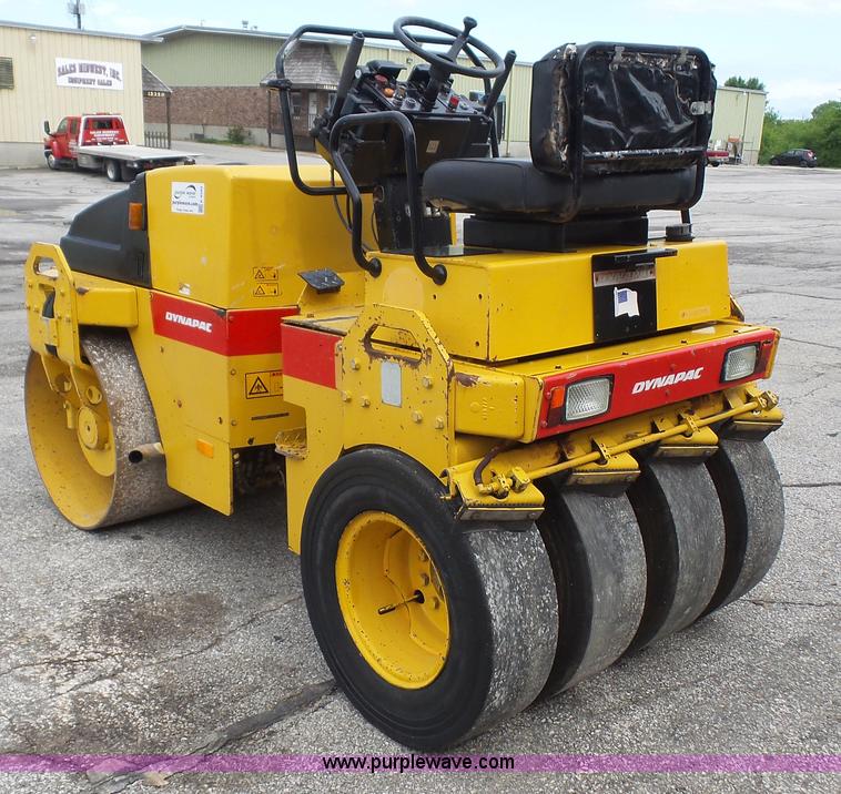 image for item K4594 Dynapac CC142C II pneumatic drum roller