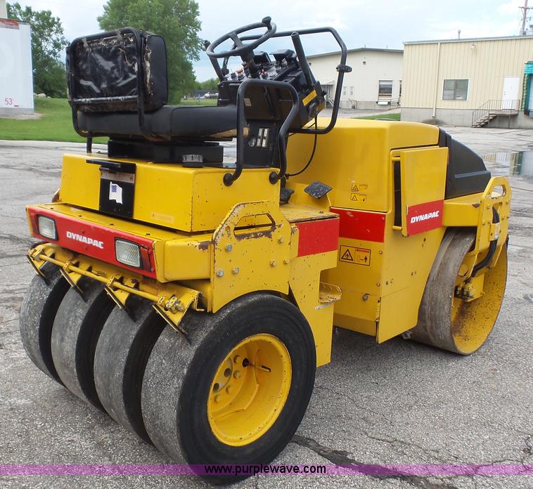image for item K4594 Dynapac CC142C II pneumatic drum roller