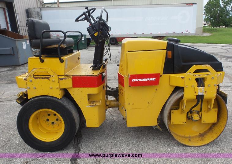 image for item K4594 Dynapac CC142C II pneumatic drum roller